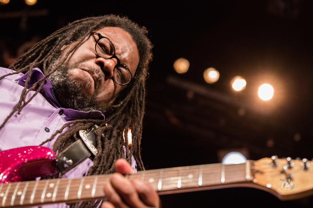  Khalif Wailin Walter,  
