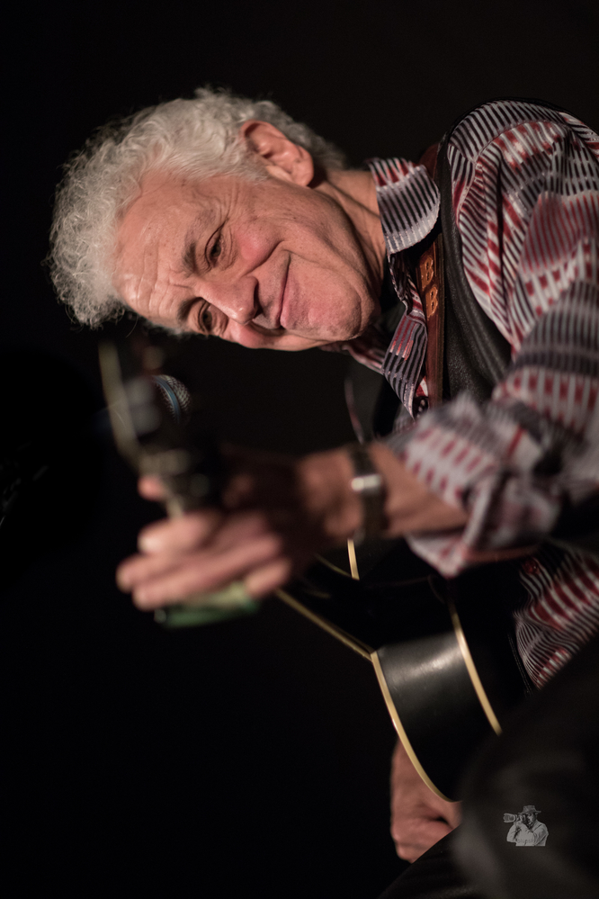 Doug MacLeod, 
