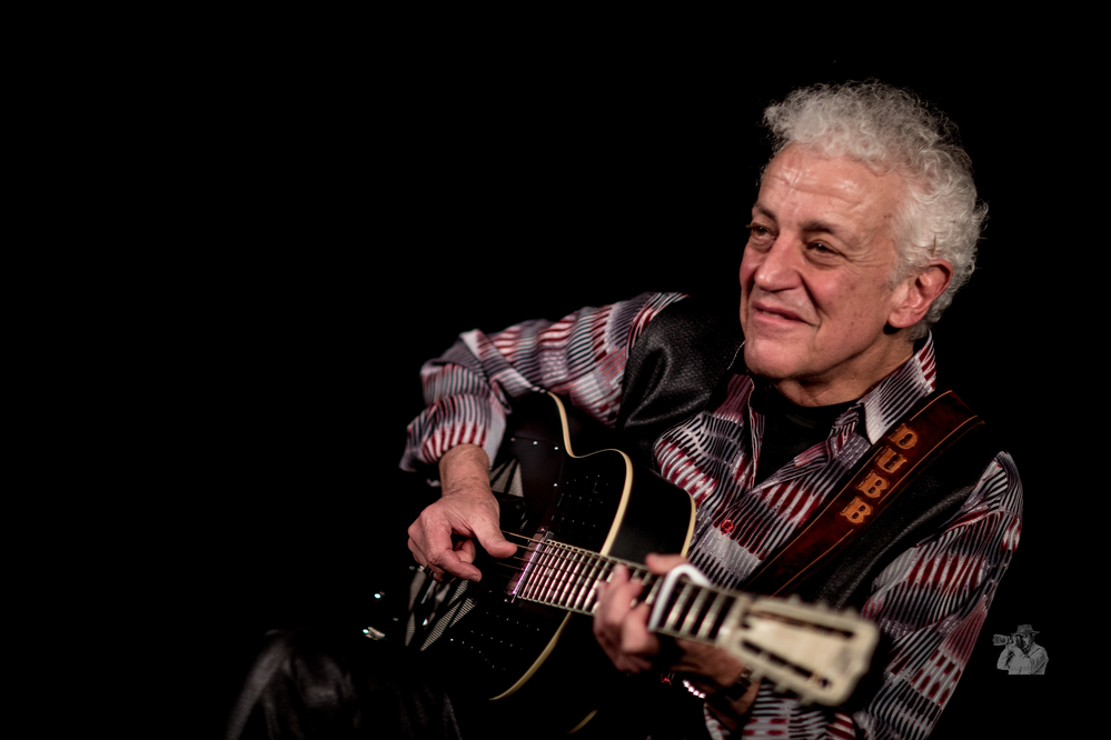 Doug MacLeod, 
