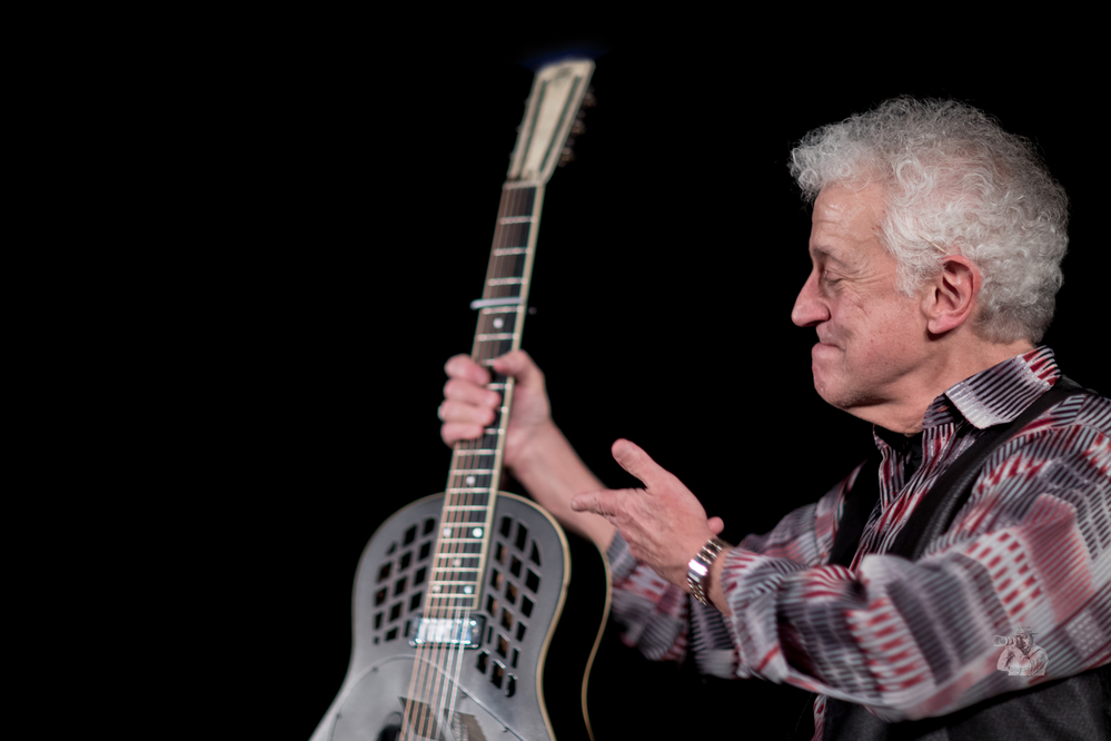 Doug MacLeod, 

