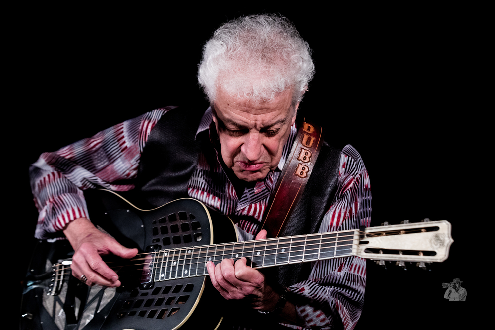 Doug MacLeod, 
