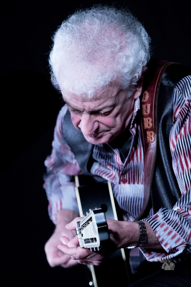 Doug MacLeod, 
