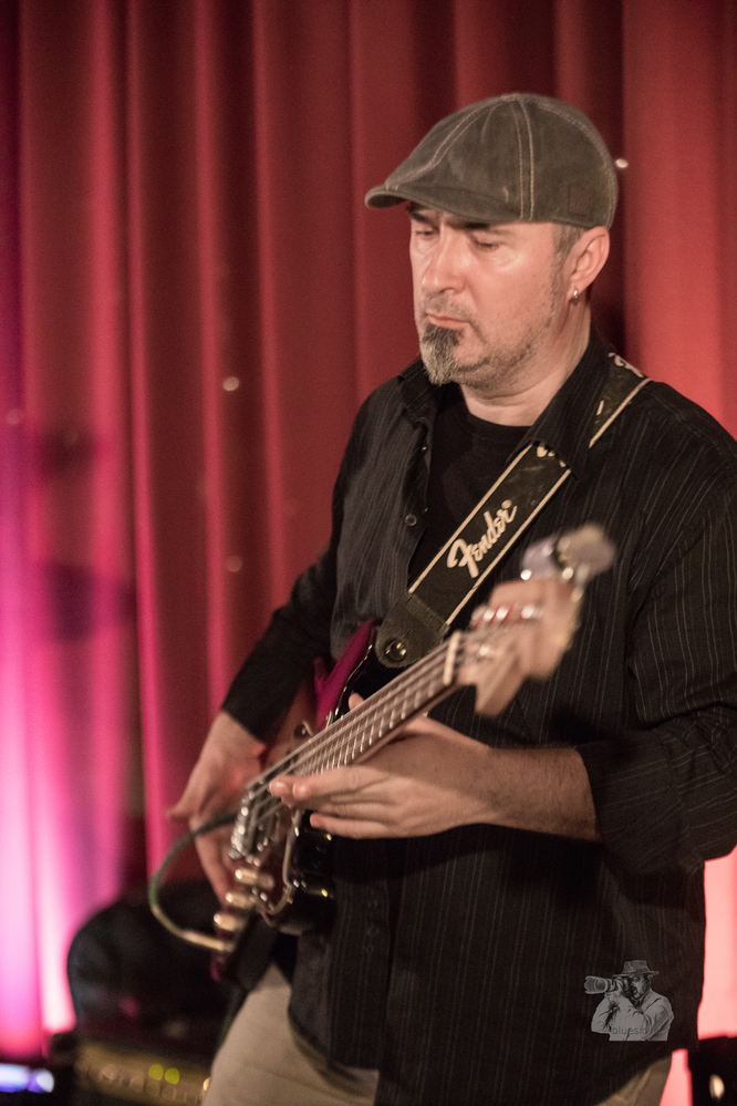  Luan Tashi,  Hithat, 
